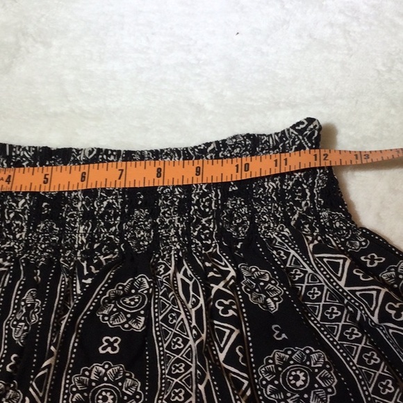 Hollister Black and White Print skater shirt - Picture 2 of 8